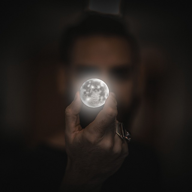 How to Unveil the Secrets of the Universe through Attentiveness and Focus
