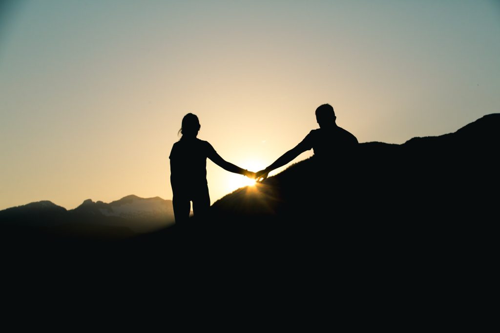 Essential qualities for a strong relationship: What do men and women expect?