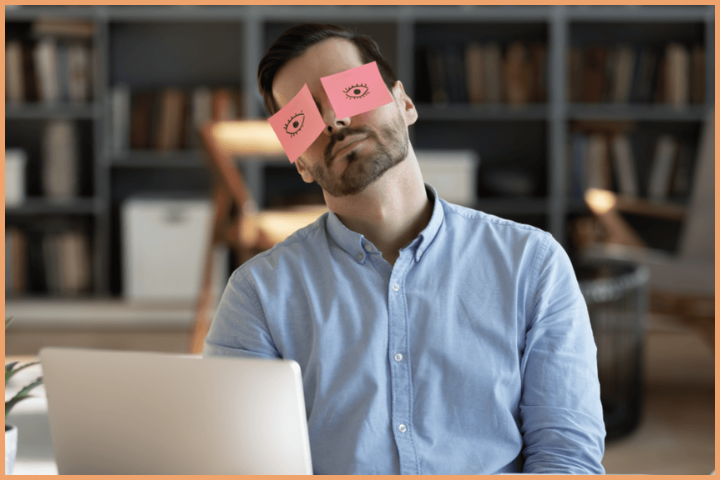 Take a short pause between tasks to be more mindful