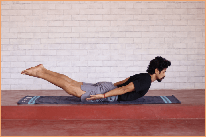 Salabhasana