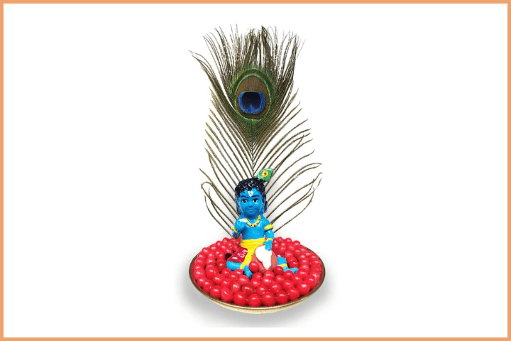 Place peacock feathers at your pooja room